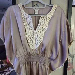 Flin and Flint flirty blouse purple with crochet accent size medium